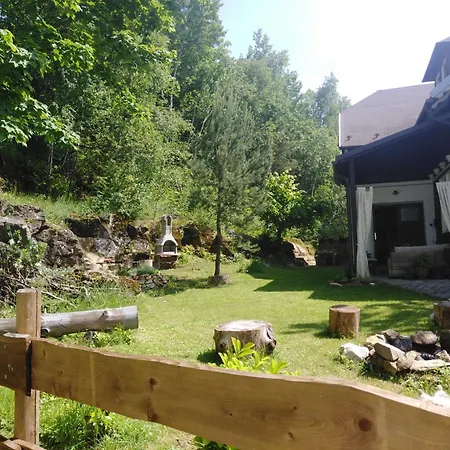 Pod Kaplickou Деревянный коттедж